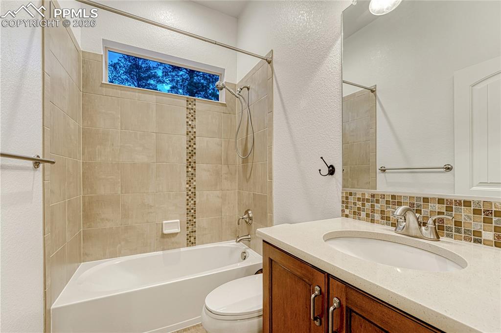 Image 24 of 50: Bathroom