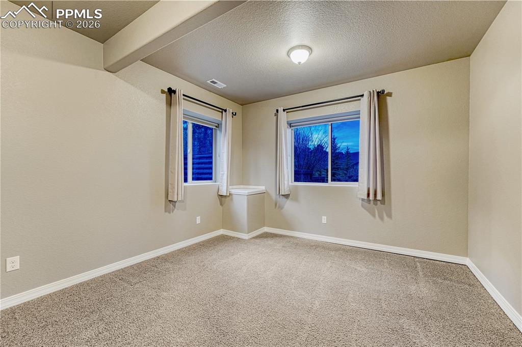 Image 31 of 50: Bedroom