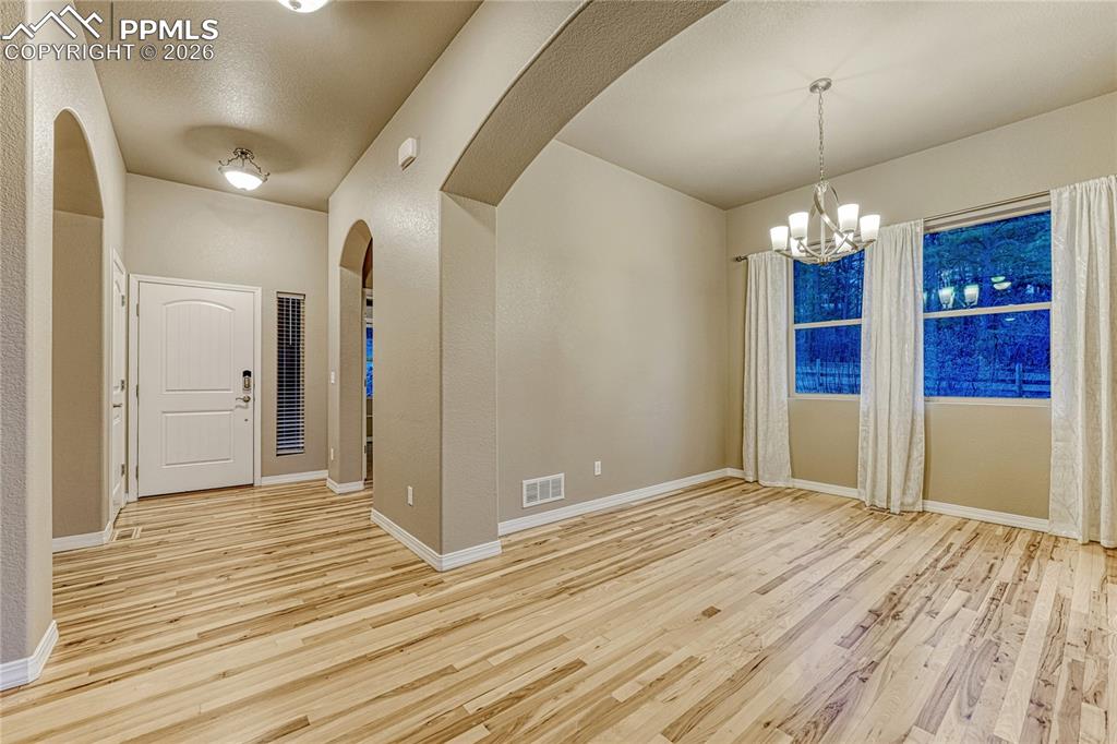 Image 4 of 50: Entry