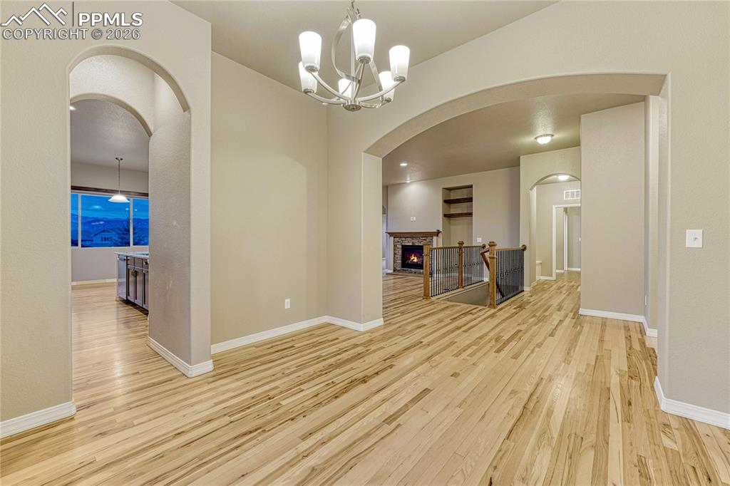 Image 5 of 50: Dining Room