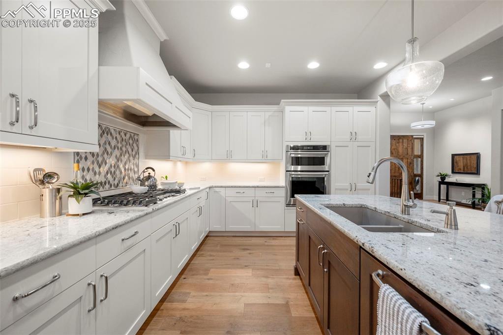 Image 11 of 50: Kitchen