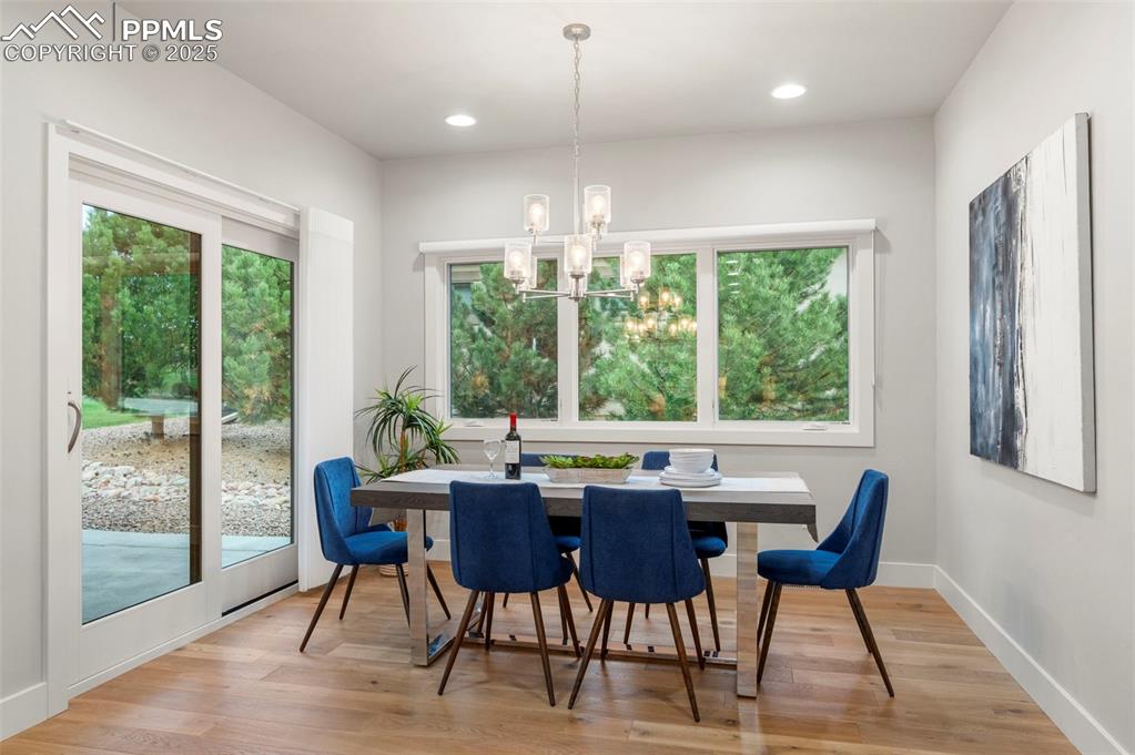 Image 15 of 50: Dining Area