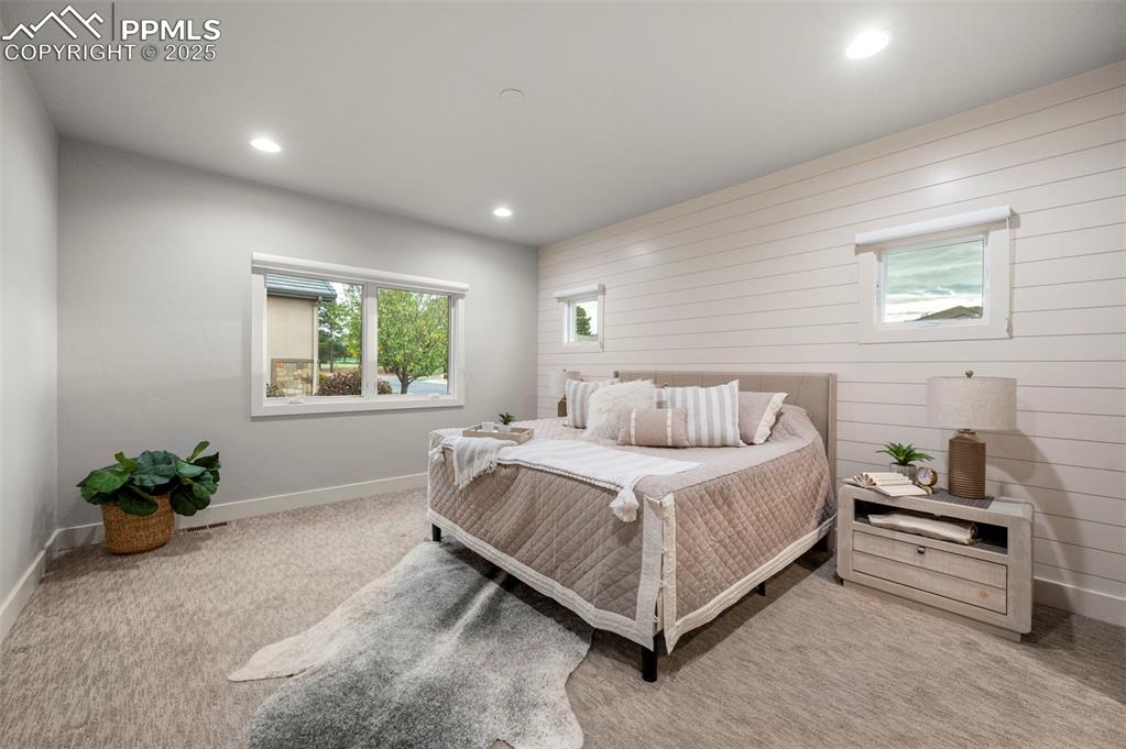 Image 18 of 50: Bedroom