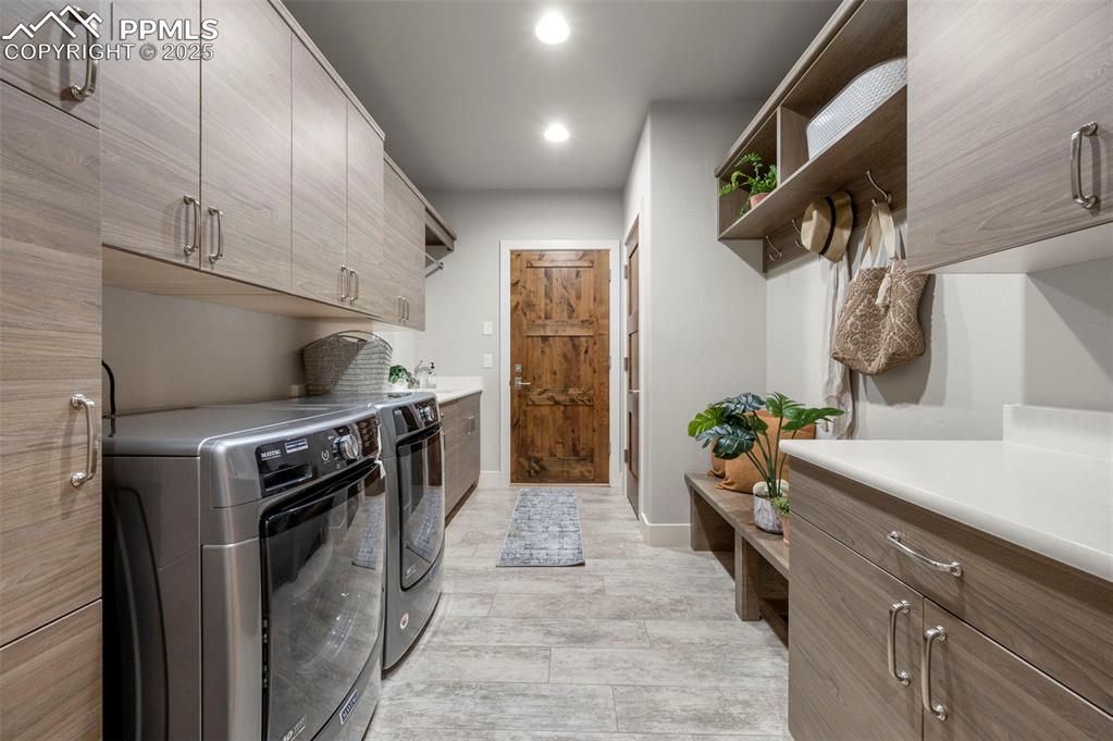 Image 24 of 50: Laundry