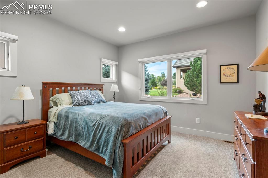 Image 25 of 50: Bedroom