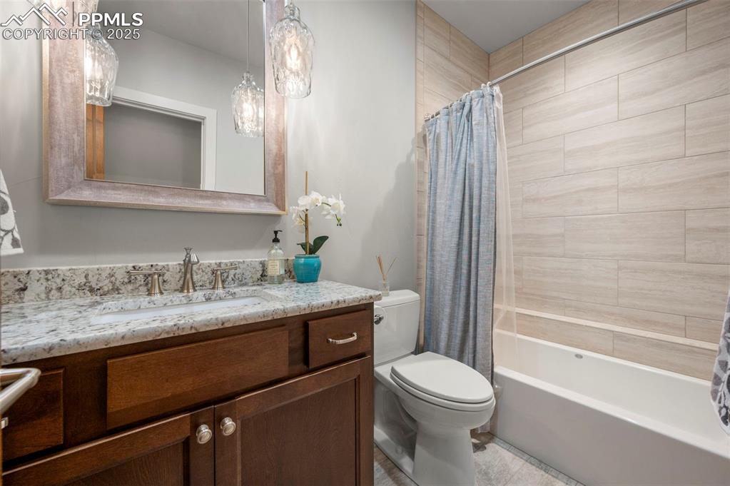 Image 27 of 50: Bathroom