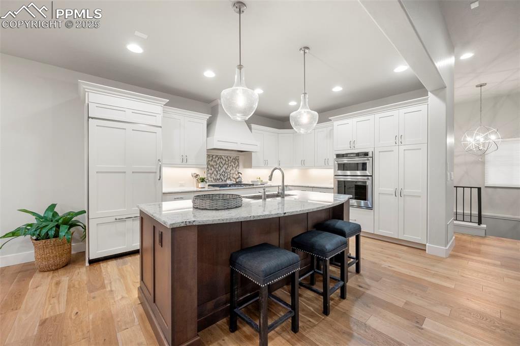 Image 9 of 50: Kitchen