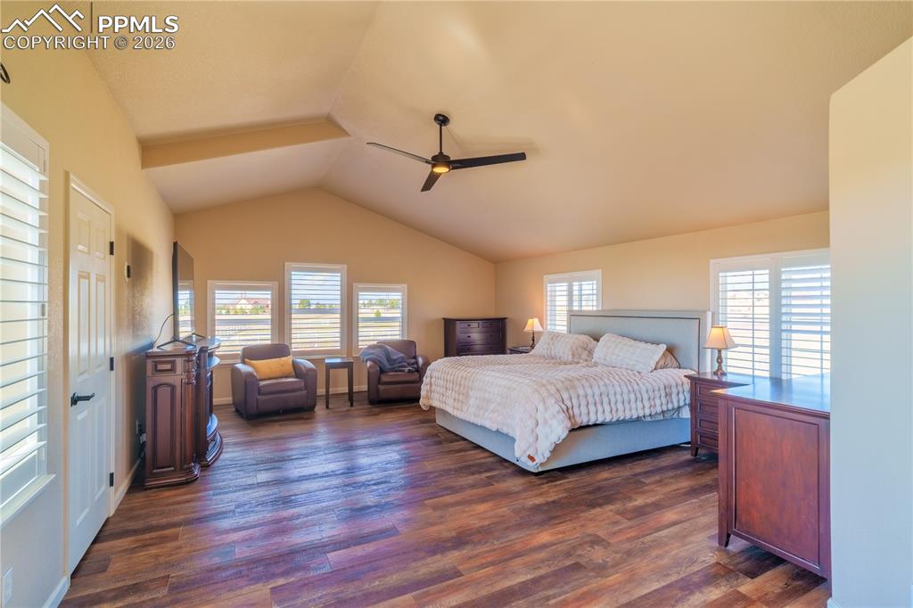 Image 17 of 42: Bedroom