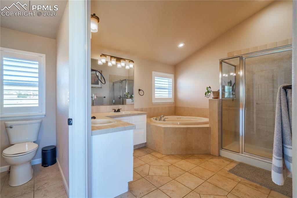 Image 18 of 42: Bathroom