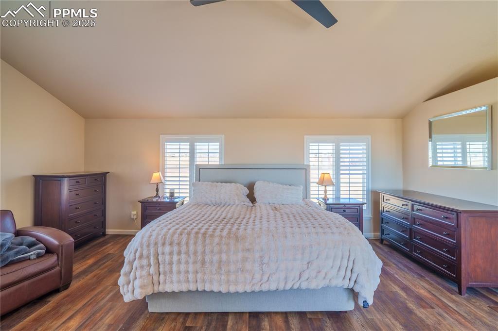 Image 20 of 42: Bedroom