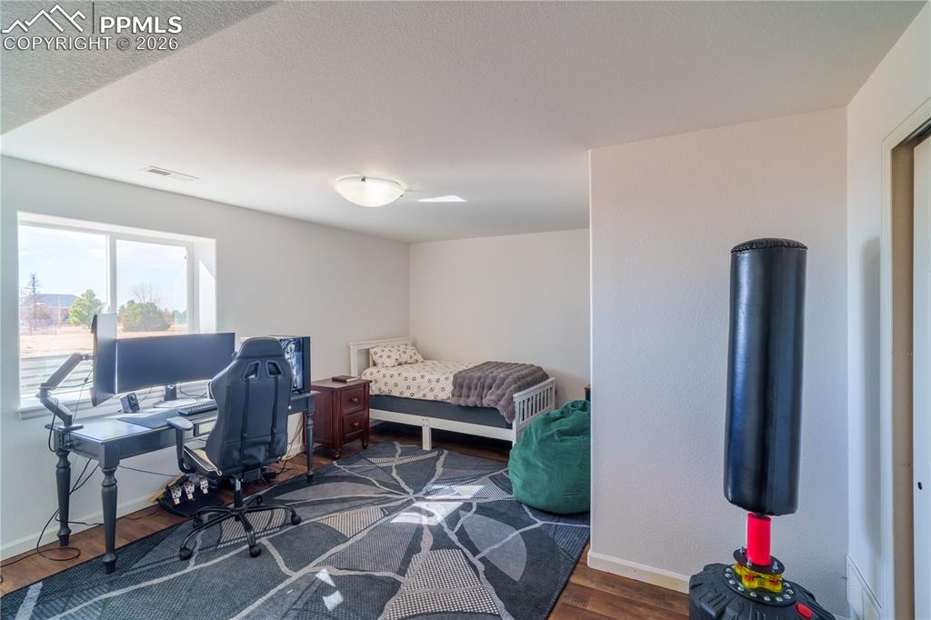 Image 27 of 42: Bedroom