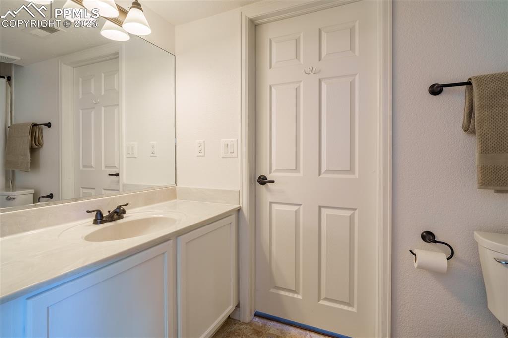 Image 29 of 42: Bathroom