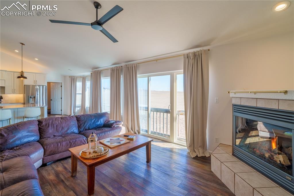 Image 4 of 42: Living Room