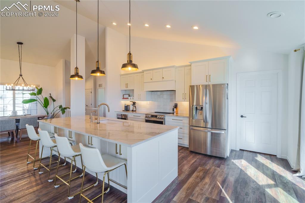 Image 5 of 42: Kitchen