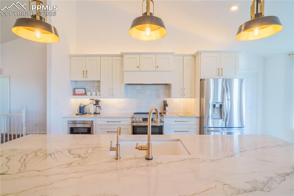 Image 6 of 42: Kitchen