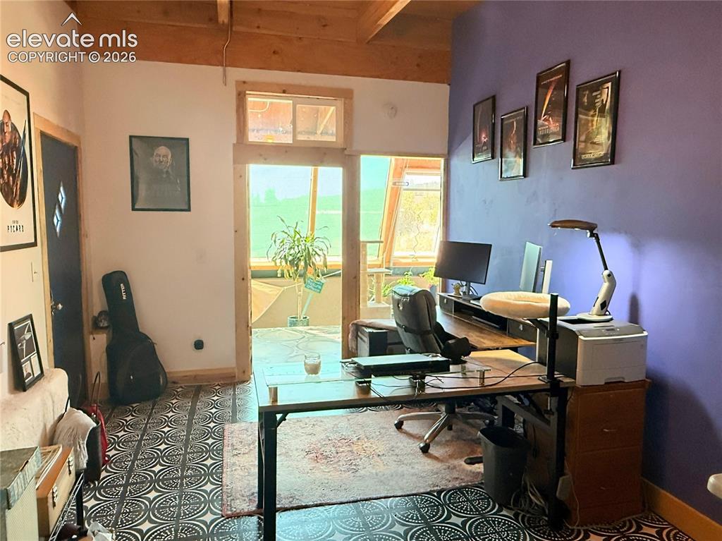 Image 31 of 50: Office