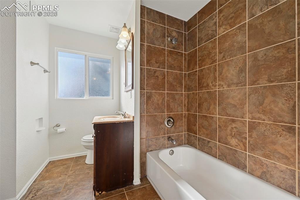 Image 11 of 21: Bathroom