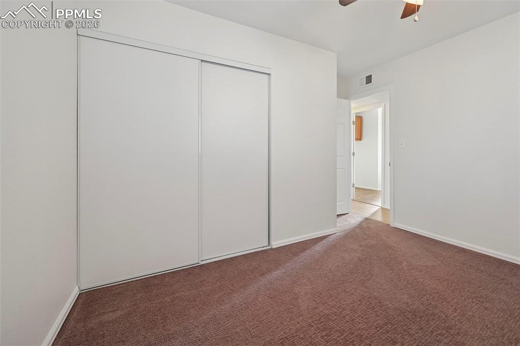 Image 16 of 21: Bedroom