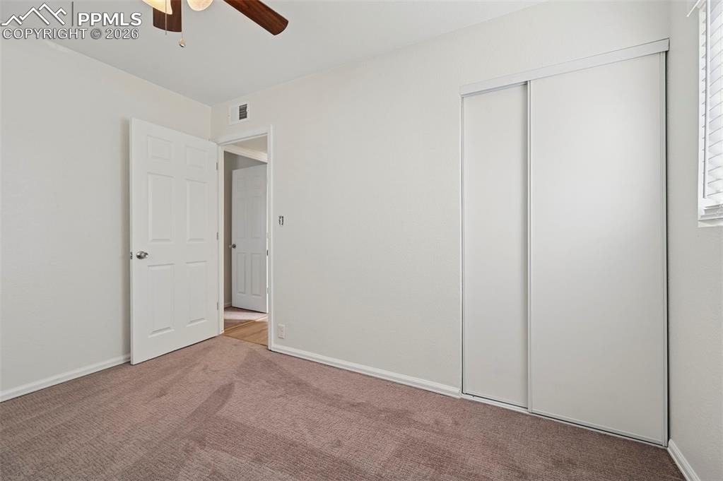 Image 18 of 21: Bedroom