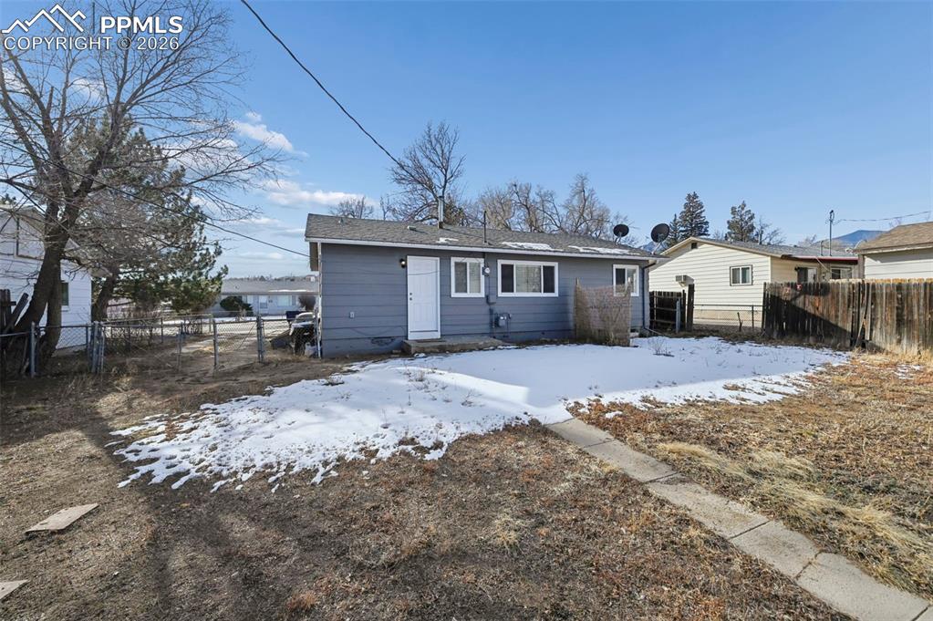 Image 20 of 21: Back of Structure