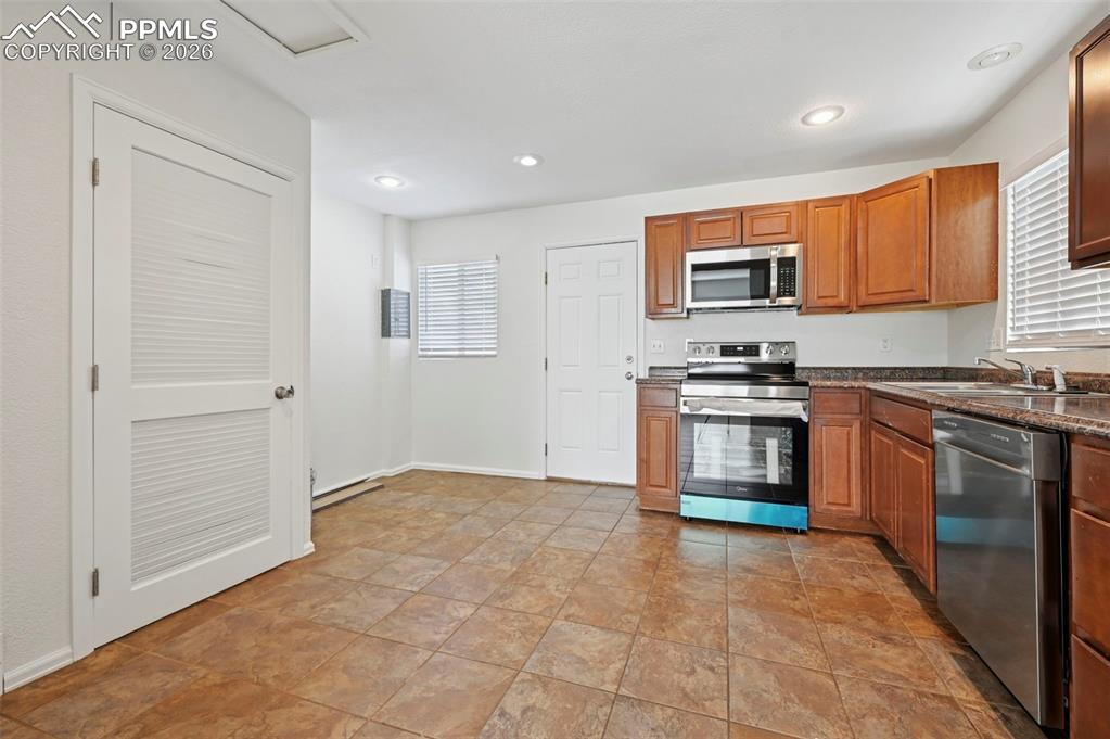 Image 8 of 21: Kitchen