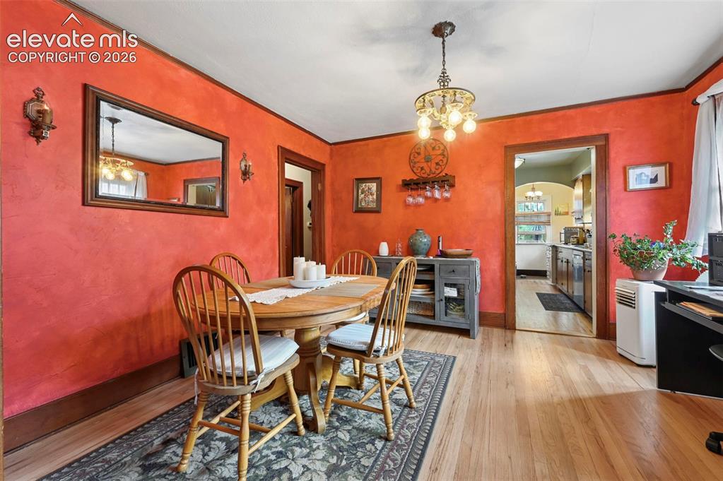 Image 12 of 28: Dining Area
