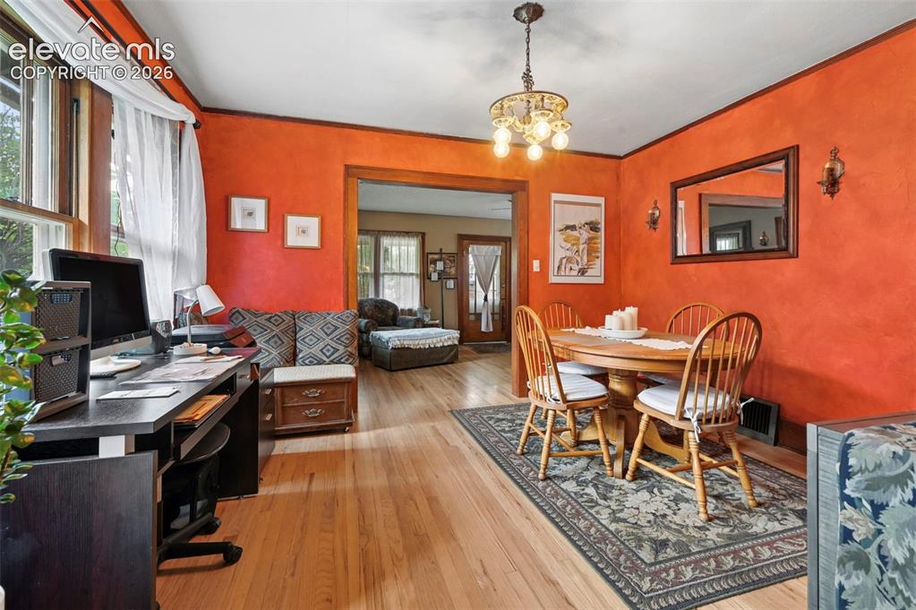 Image 13 of 28: Dining Area