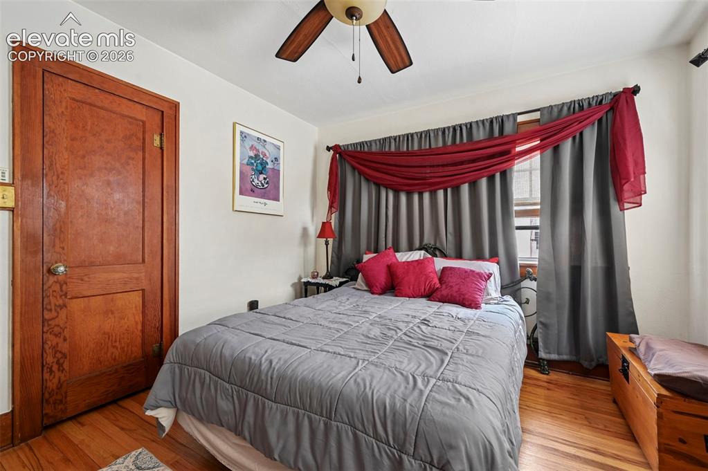 Image 17 of 28: Bedroom