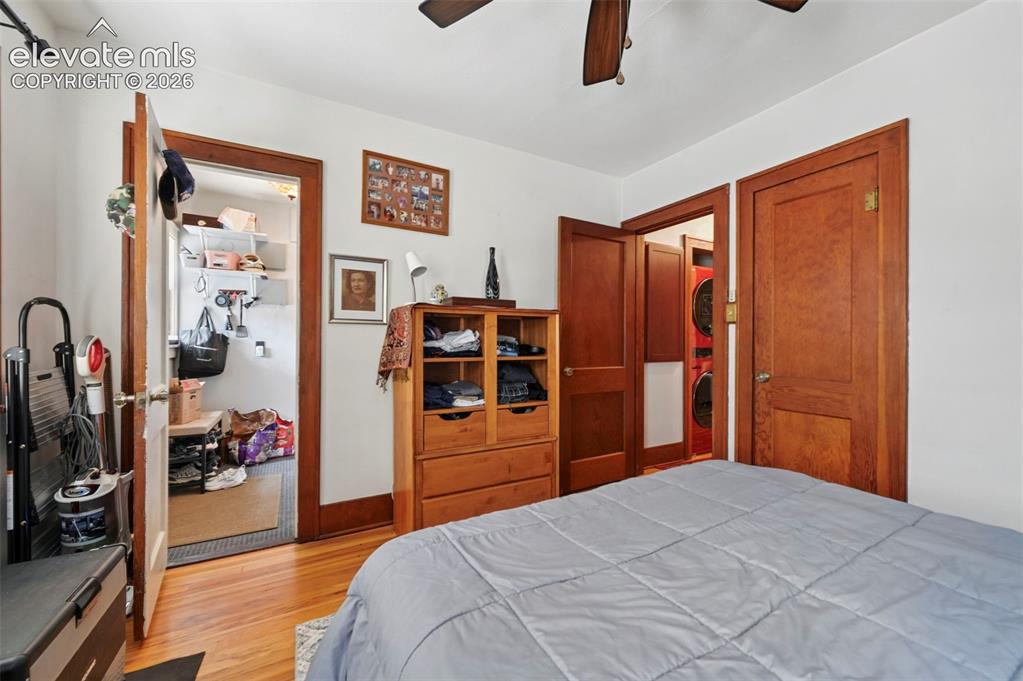 Image 18 of 28: Bedroom