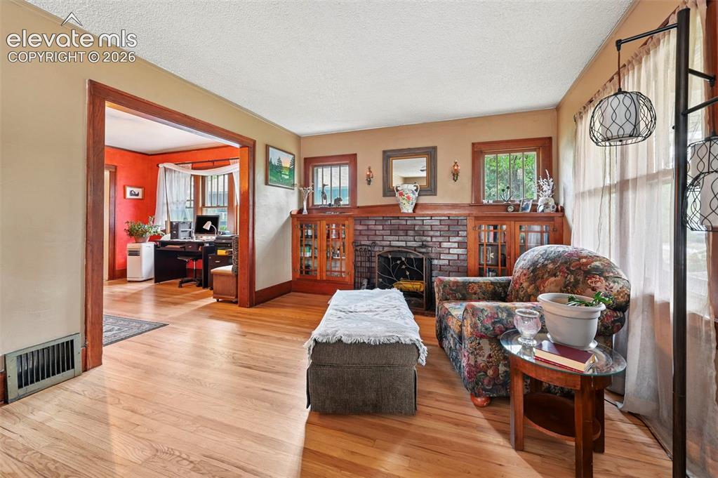 Image 9 of 28: Living Room