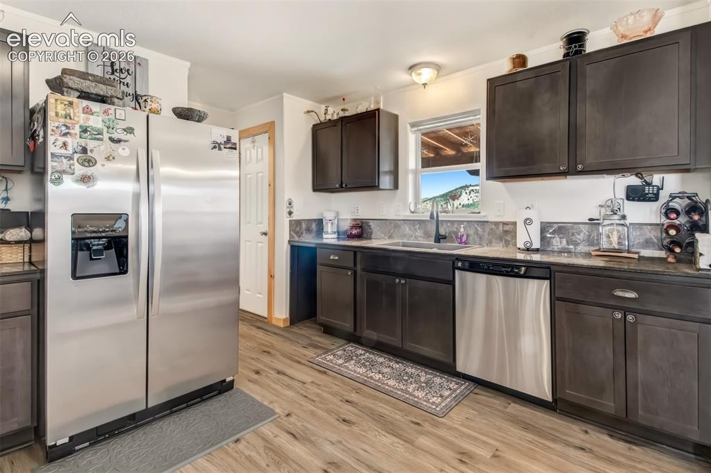 Image 10 of 43: Kitchen