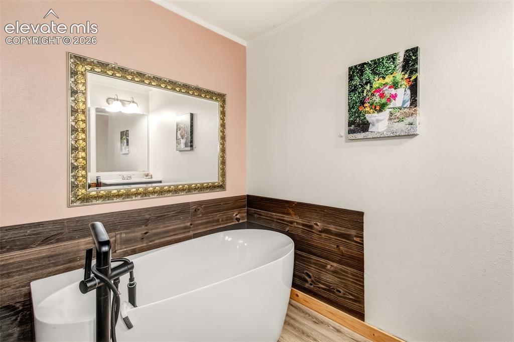Image 16 of 43: Bathroom