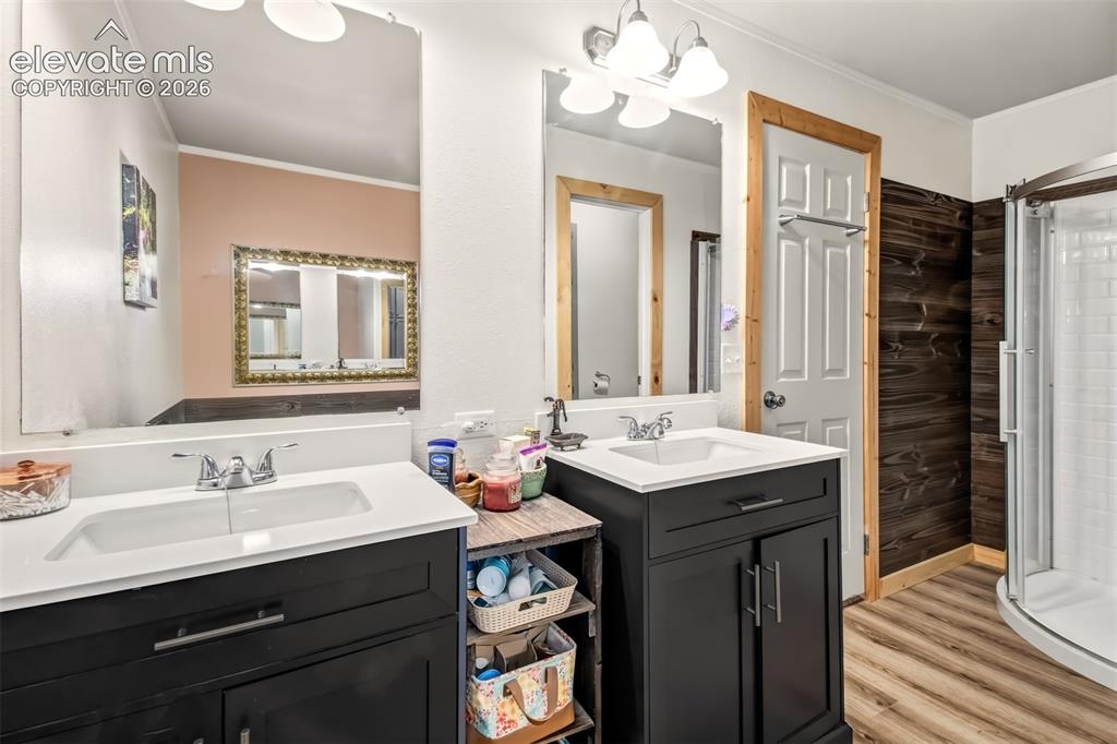 Image 17 of 43: Bathroom