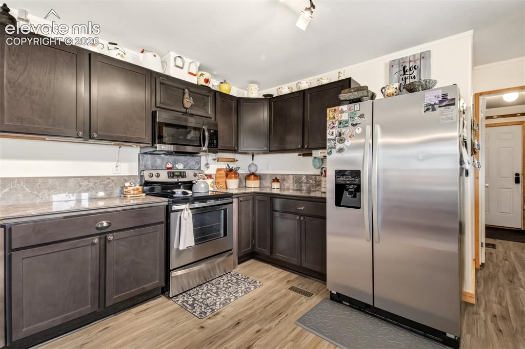 Image 9 of 43: Kitchen