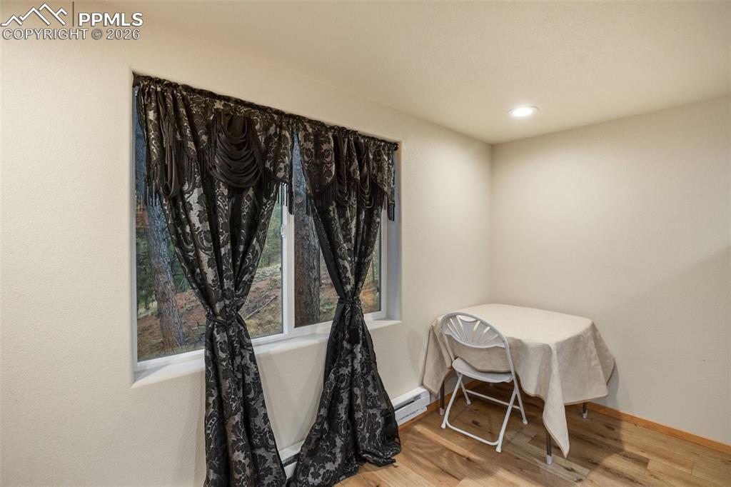 Image 10 of 29: Dining Area
