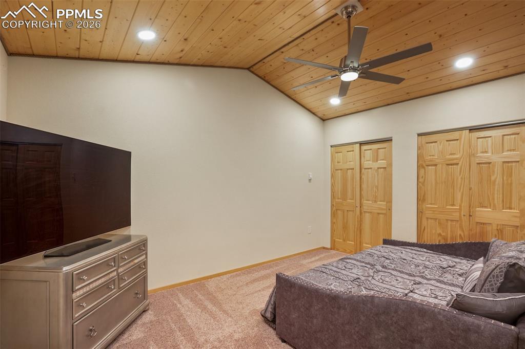 Image 13 of 29: Bedroom