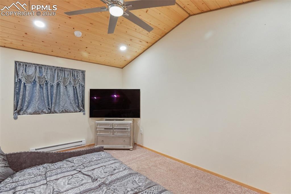 Image 14 of 29: Bedroom