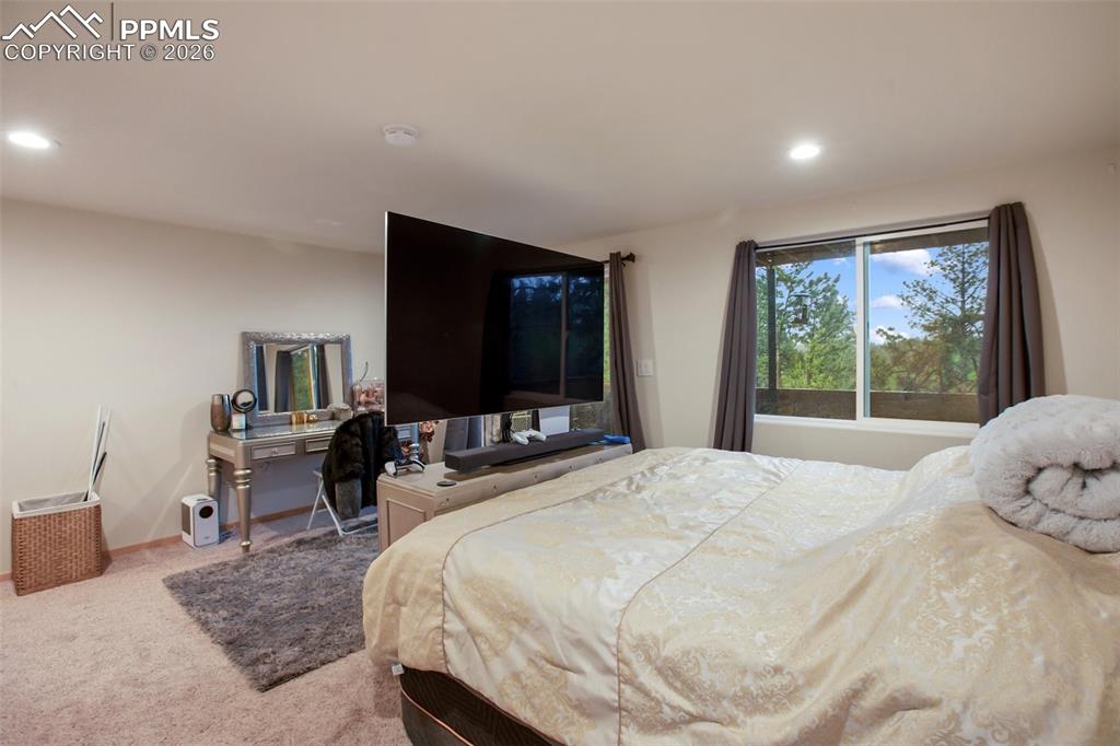 Image 15 of 29: Bedroom