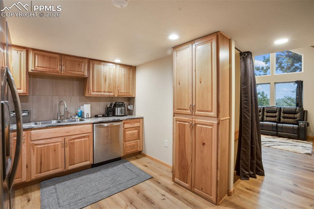 Image 6 of 29: Kitchen