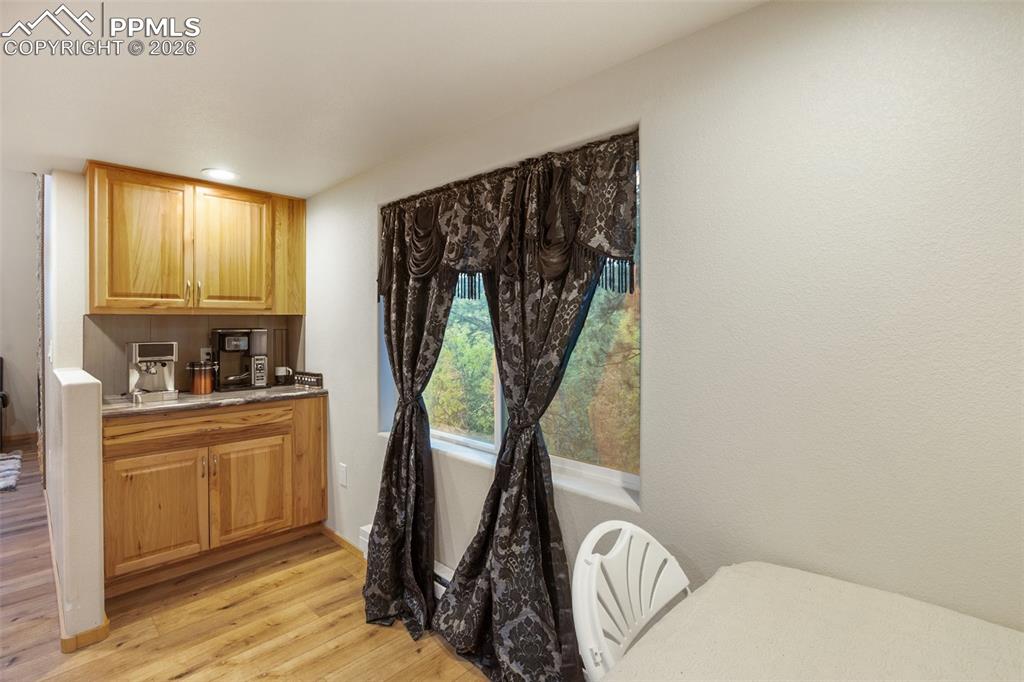 Image 9 of 29: Dining Area