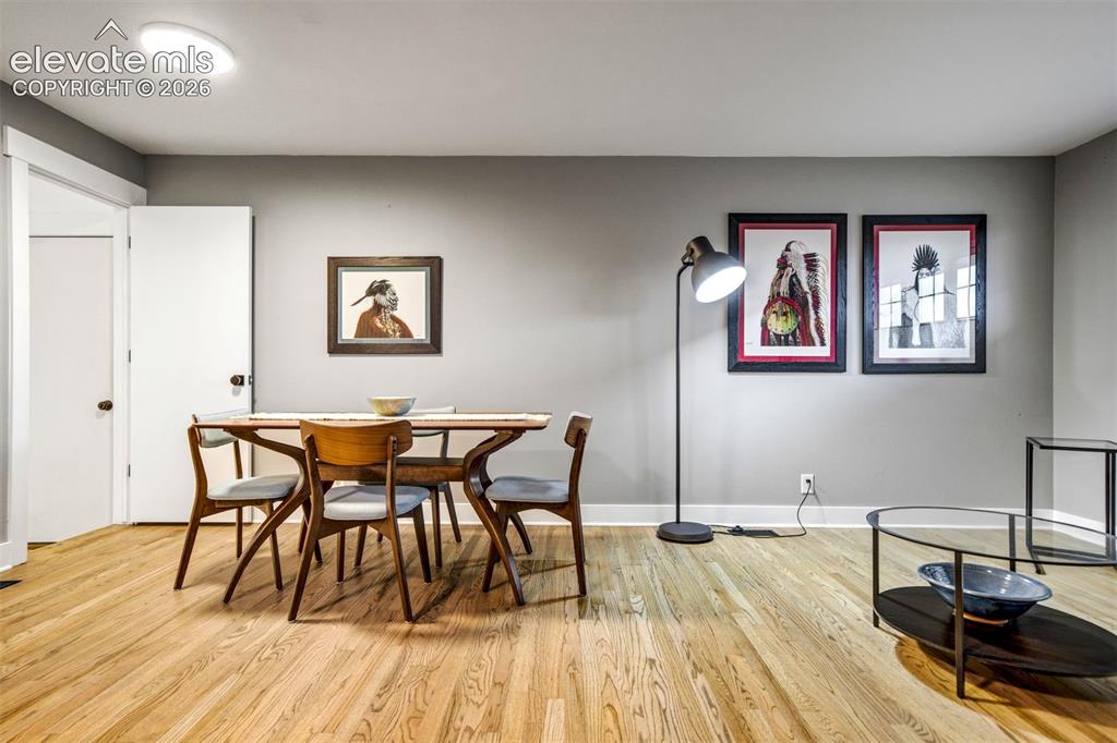 Image 11 of 50: Dining Area