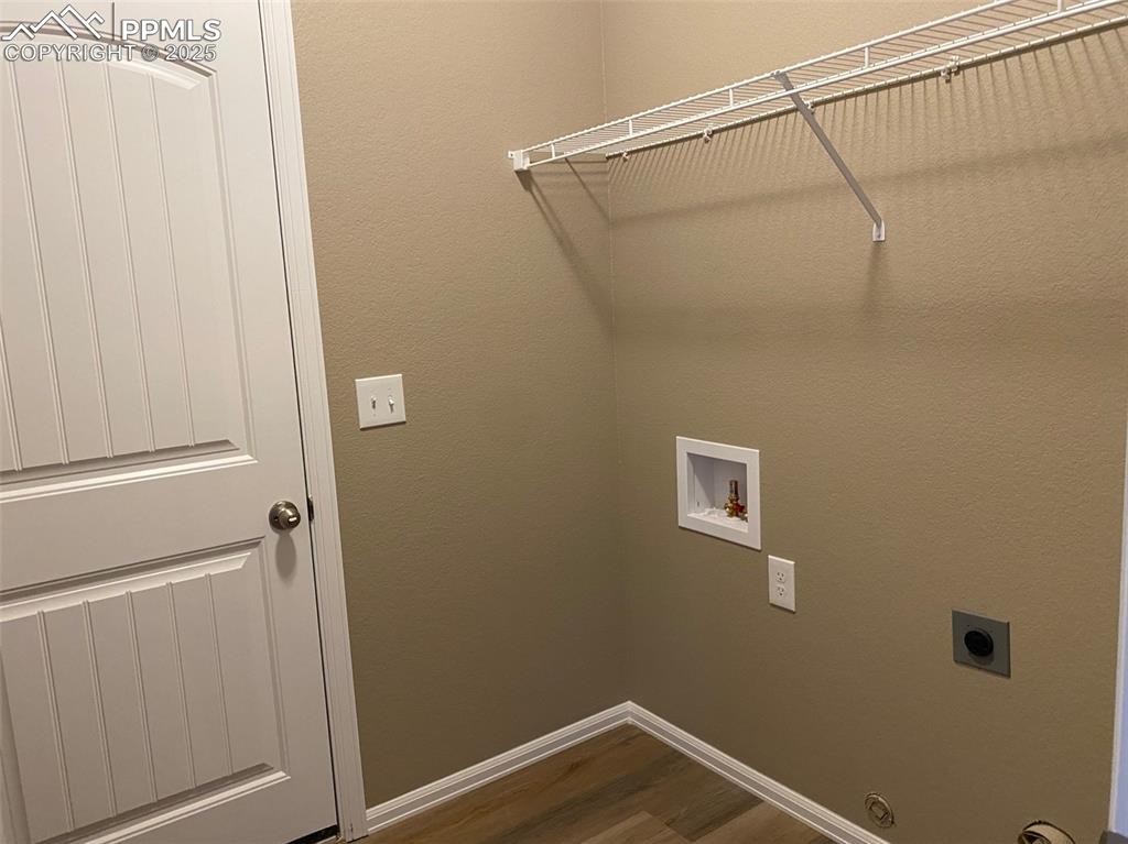 Image 14 of 14: Laundry