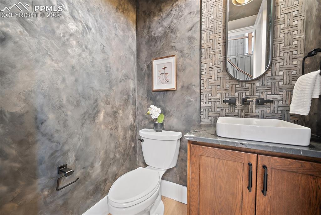 Image 13 of 48: Powder Bath