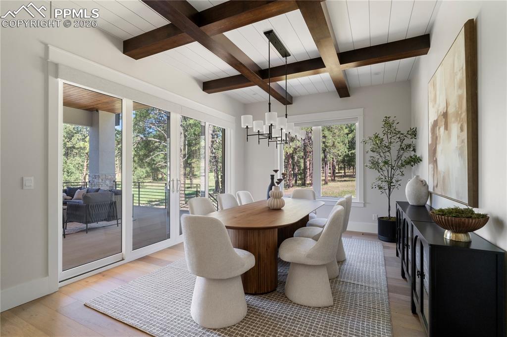 Image 17 of 48: Dining Area