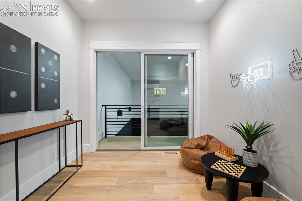 Image 22 of 48: Sitting Room