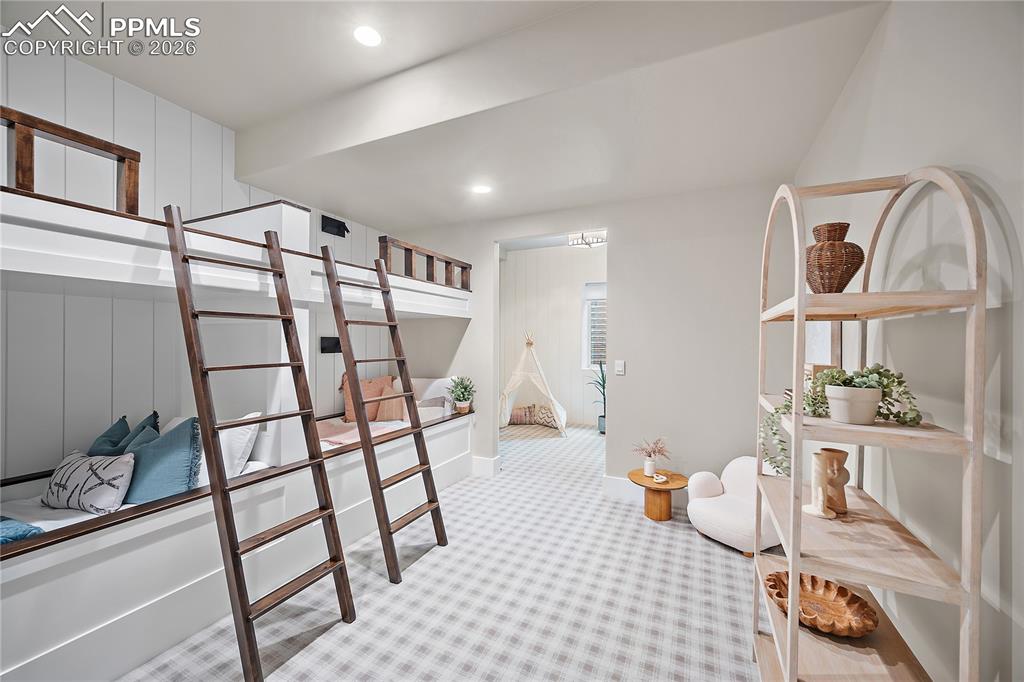 Image 31 of 48: Bunk Room