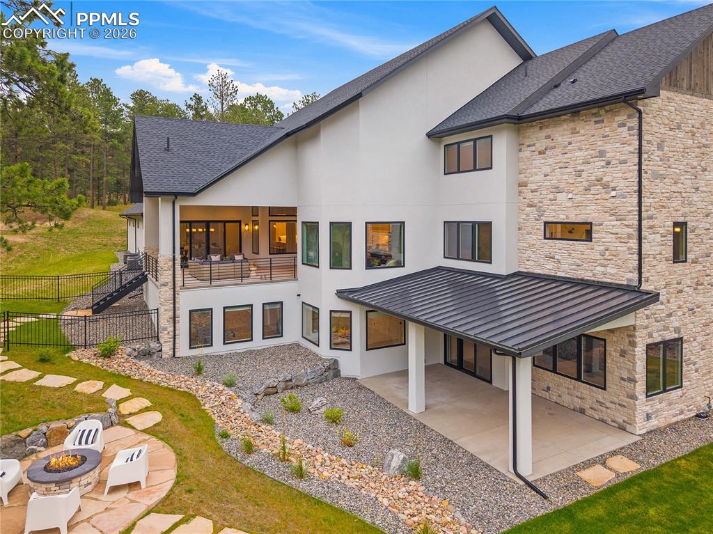 Image 47 of 48: Back of Structure