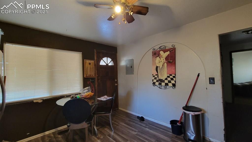 Image 10 of 13: Office