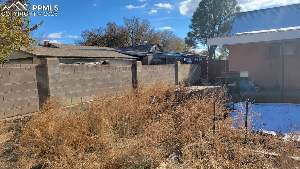 Image 13 of 13: Yard