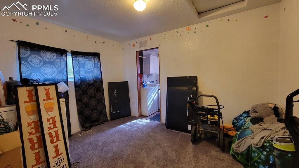 Image 5 of 13: Bedroom